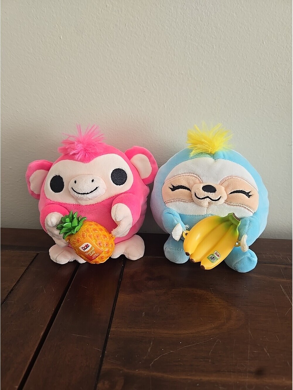 ZURU Snackles Lot Dole Pineapple Tropical Gold Sloth Plush Bananas 5” Mini